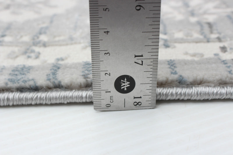 Shaleigh Cream, Grey Rug 3'11\" X 5'11\" Area Rug