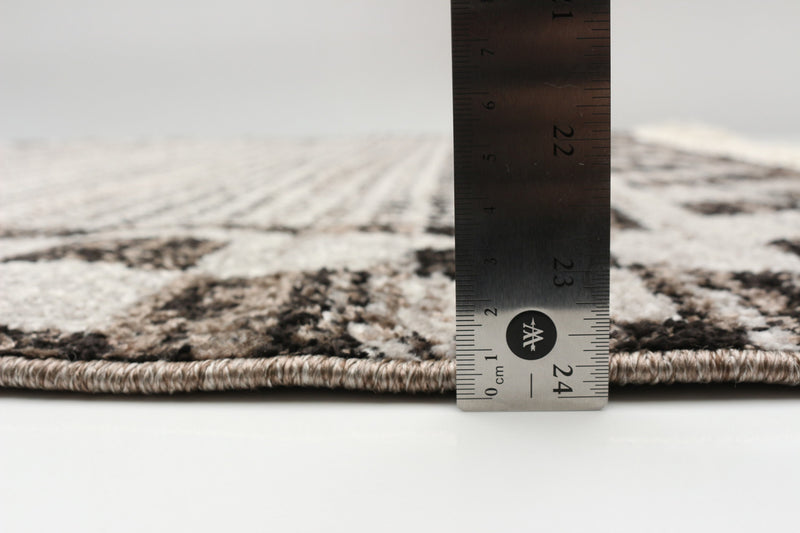 Vera Quattro Ivory/Grey Area Rug - 7'10\" x 10'5\"