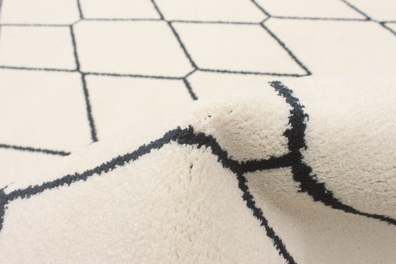 August White-Navy 6'7\" x 9'6\" Area Rug