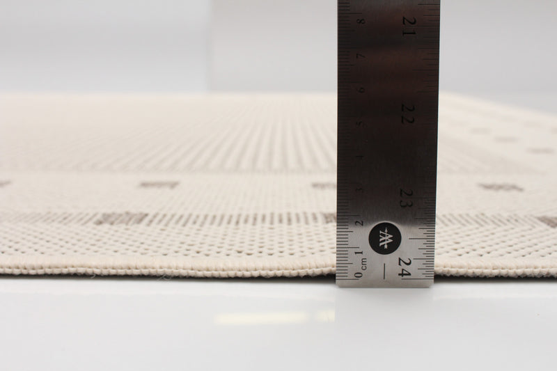 Clementine Ivory Area Rug - 3'3\" X 4'7\" 