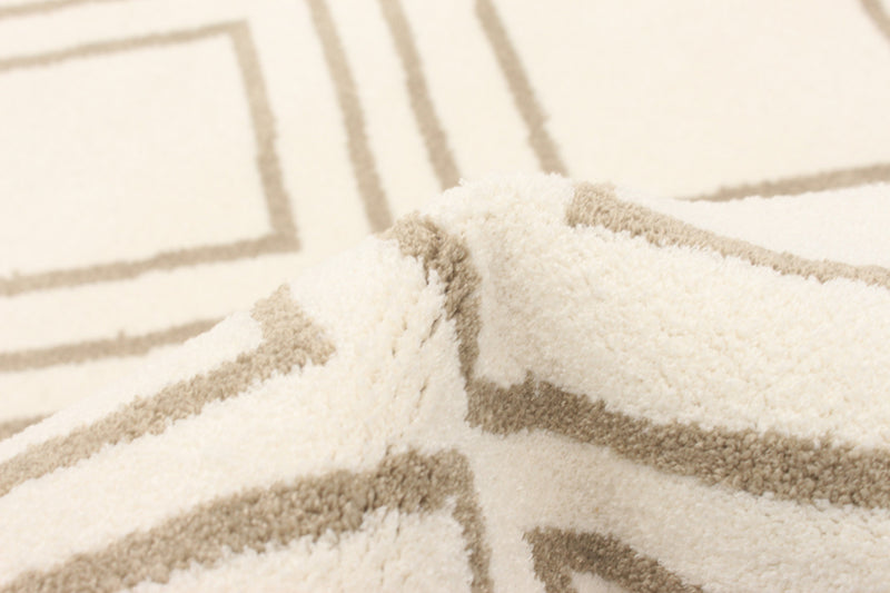 August Geod White-Tan 6'7\" x 9'6\" Area Rug