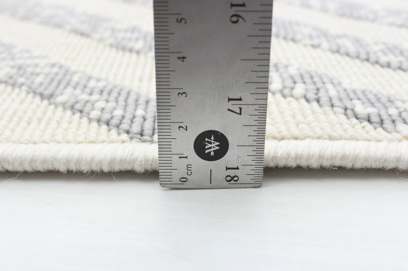 Dodie Light Grey 5'3\" x 7'7\" Area Rug