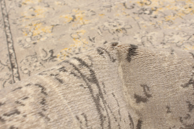 Majid Ivory Area Rug - 6'7\" x 9'6\"