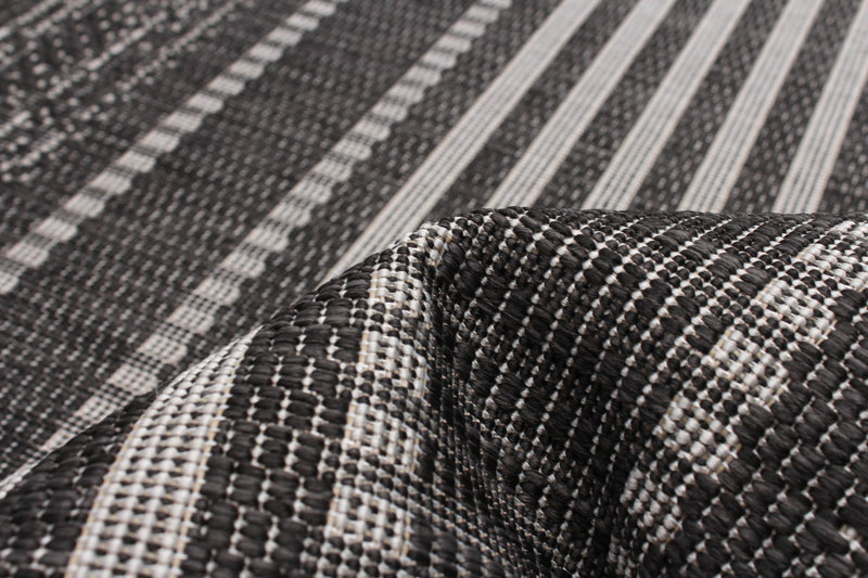 Wileen Black Area Rug - 4'4\" X 6'5\" 