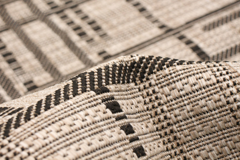Sadie Burburry Silver-Black Area Rug - 5'3\" x 7'7\"