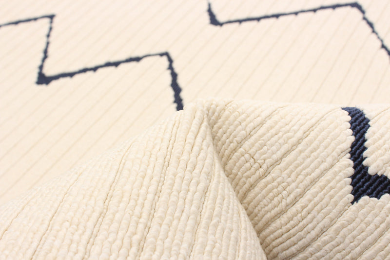 Kimi Blue-Ivory 4'7\" x 6'7\" Area Rug