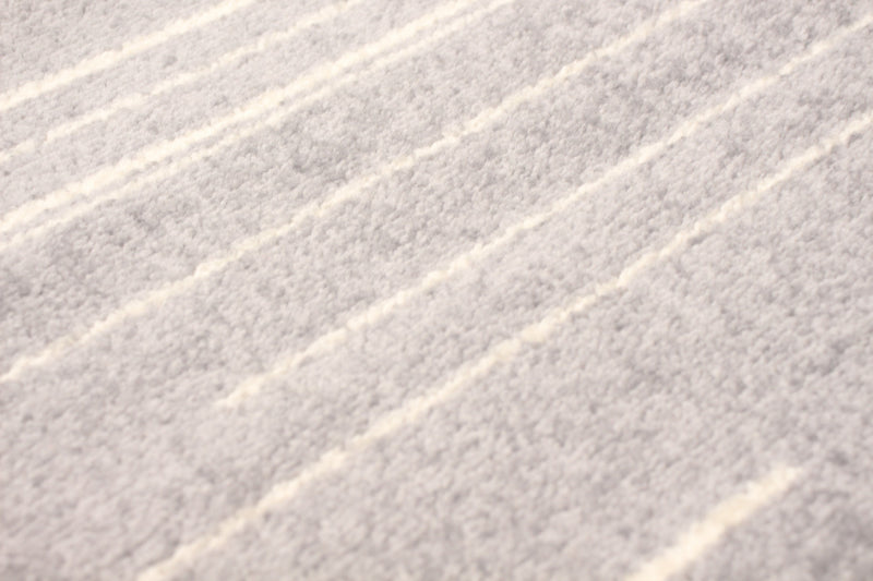 Faith Silver-Cream Area Rug - 5'3\" x 7'3\"