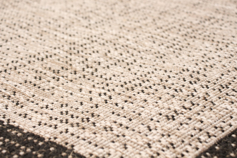 Sadie Classic Silver-Black Area Rug - 5'3\" x 7'7\"