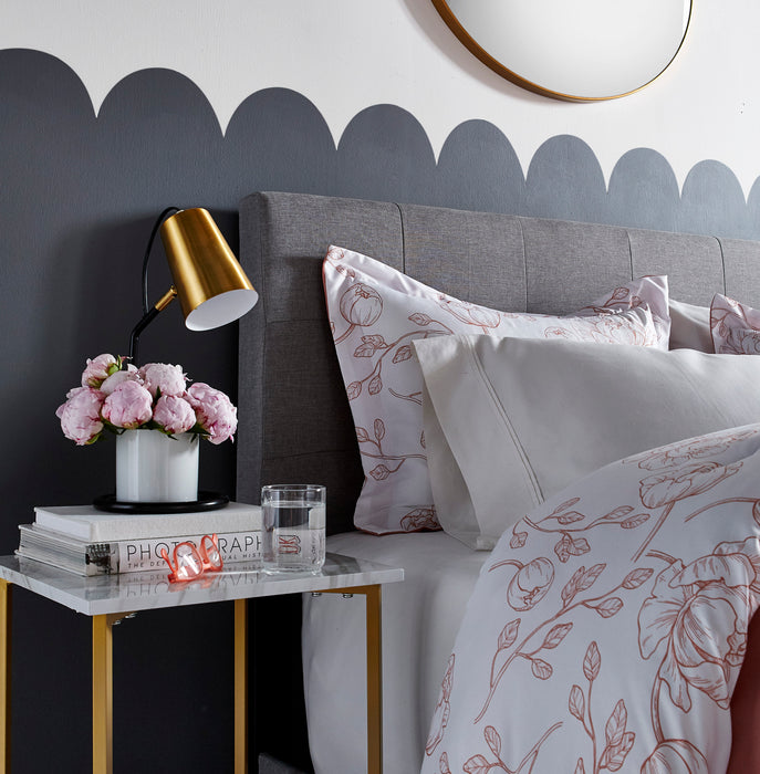 Mia 15.75\" Faux Marble Chairside Table - White & Gold