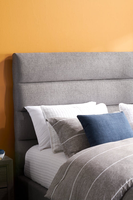 Naya Upholstered Bed in Grey Fabric, Tufted - Queen Size